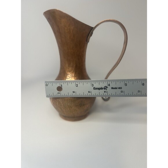 VTG Hand Hammered Copper Pitcher Over 7” Tall scroll handle brutalist style. - Picture 13 of 13